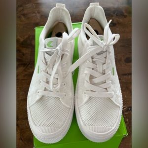 Cariuma IBI Low Off-White Knit Sneaker